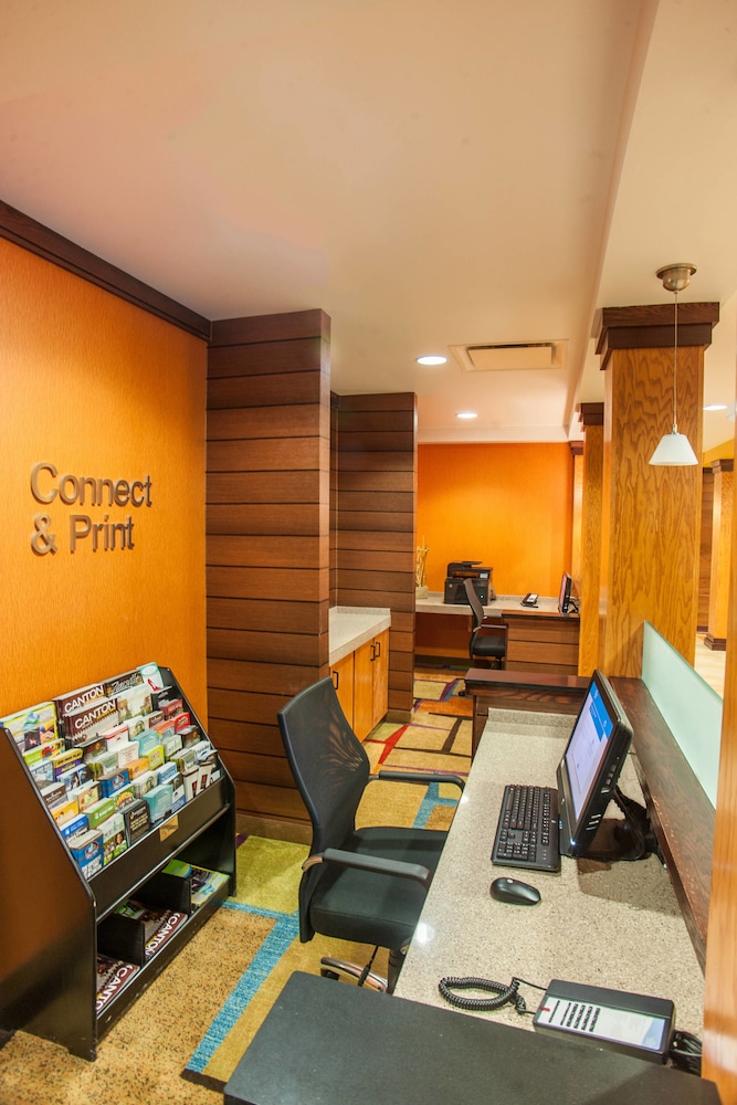 Comfort Inn and Suites Akron South 31/39
