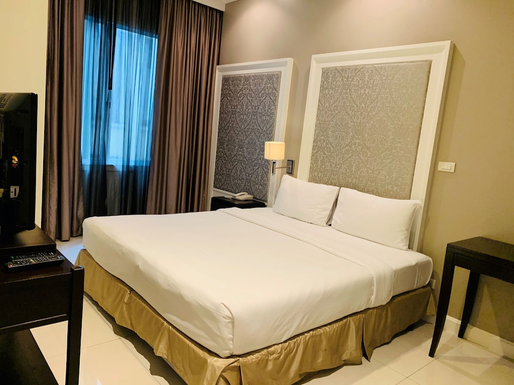 Hope Land Hotel 46 1 17/47