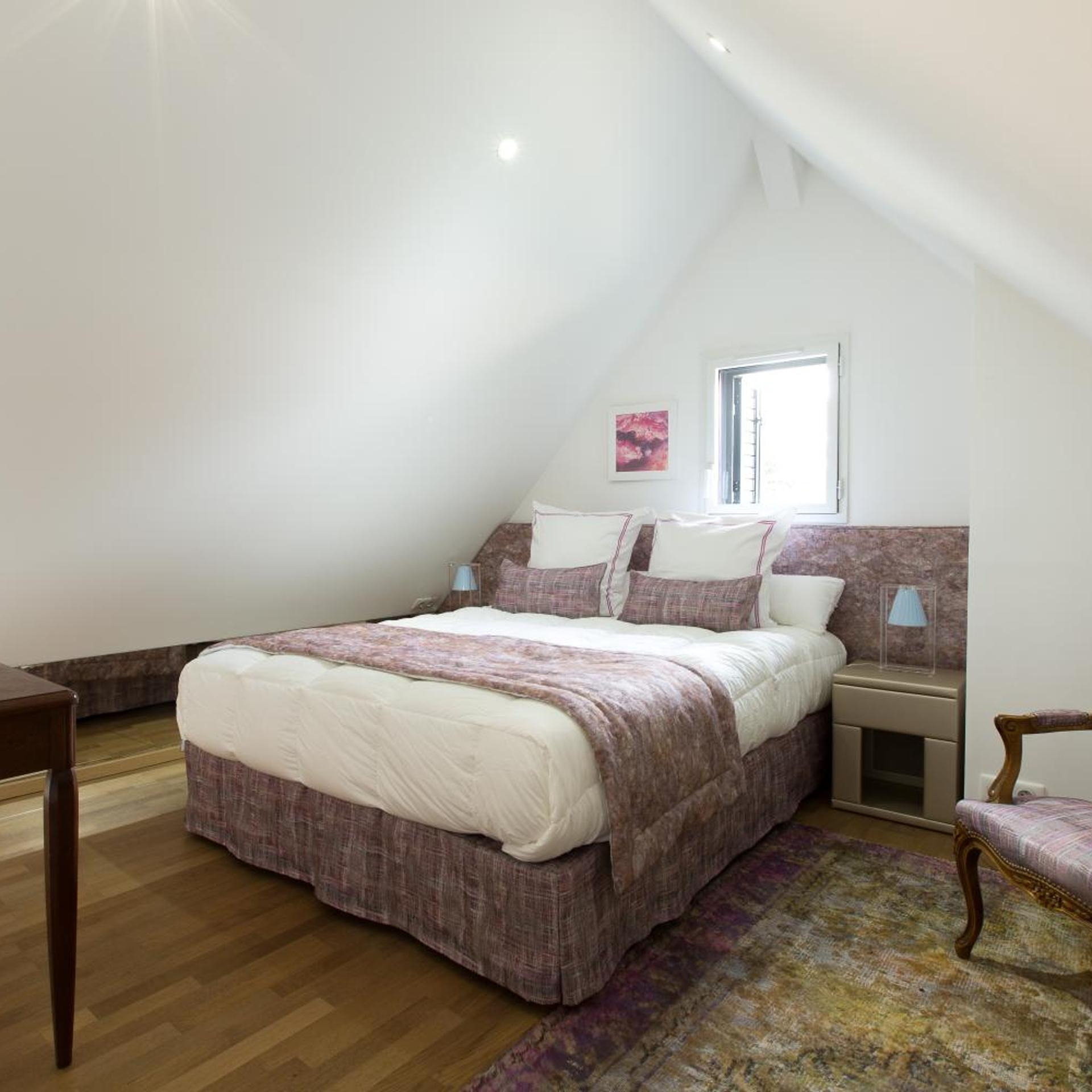 2 Bedrooms, House