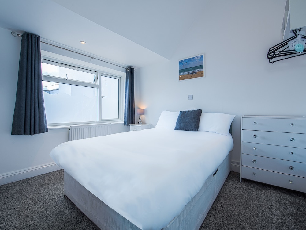 The Pier Hotel 17/80