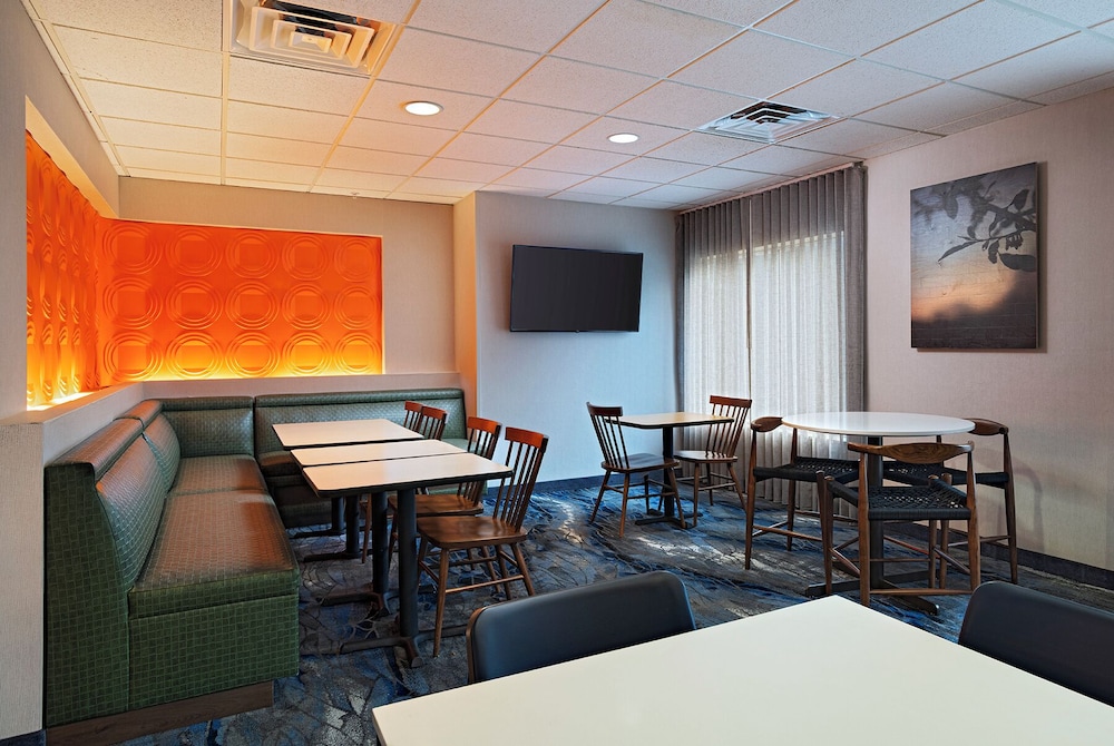 Fairfield Inn Suites By Marriott Edison South Plainfield 44/49