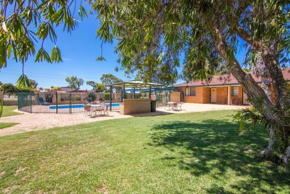 Cervantes Pinnacles Motel 41/42