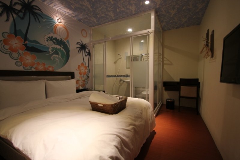 Happiness Inn 14/29