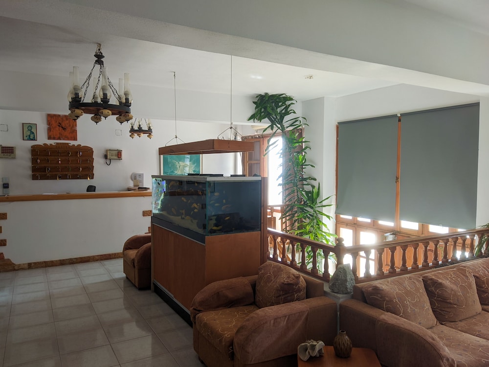 Kastro Hotel 76/100