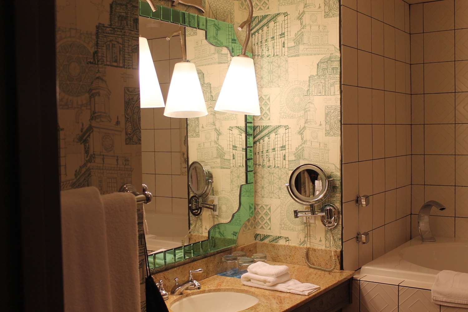 جناح غراند بسرير كينج لذوي الإعاقة، Royal Sonesta Portland Downtown 4/6