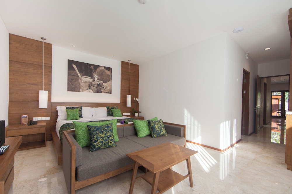 LEGIAN BEACH HOTEL 41/57