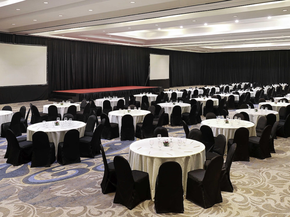 Mercure Convention Center Ancol 49/63