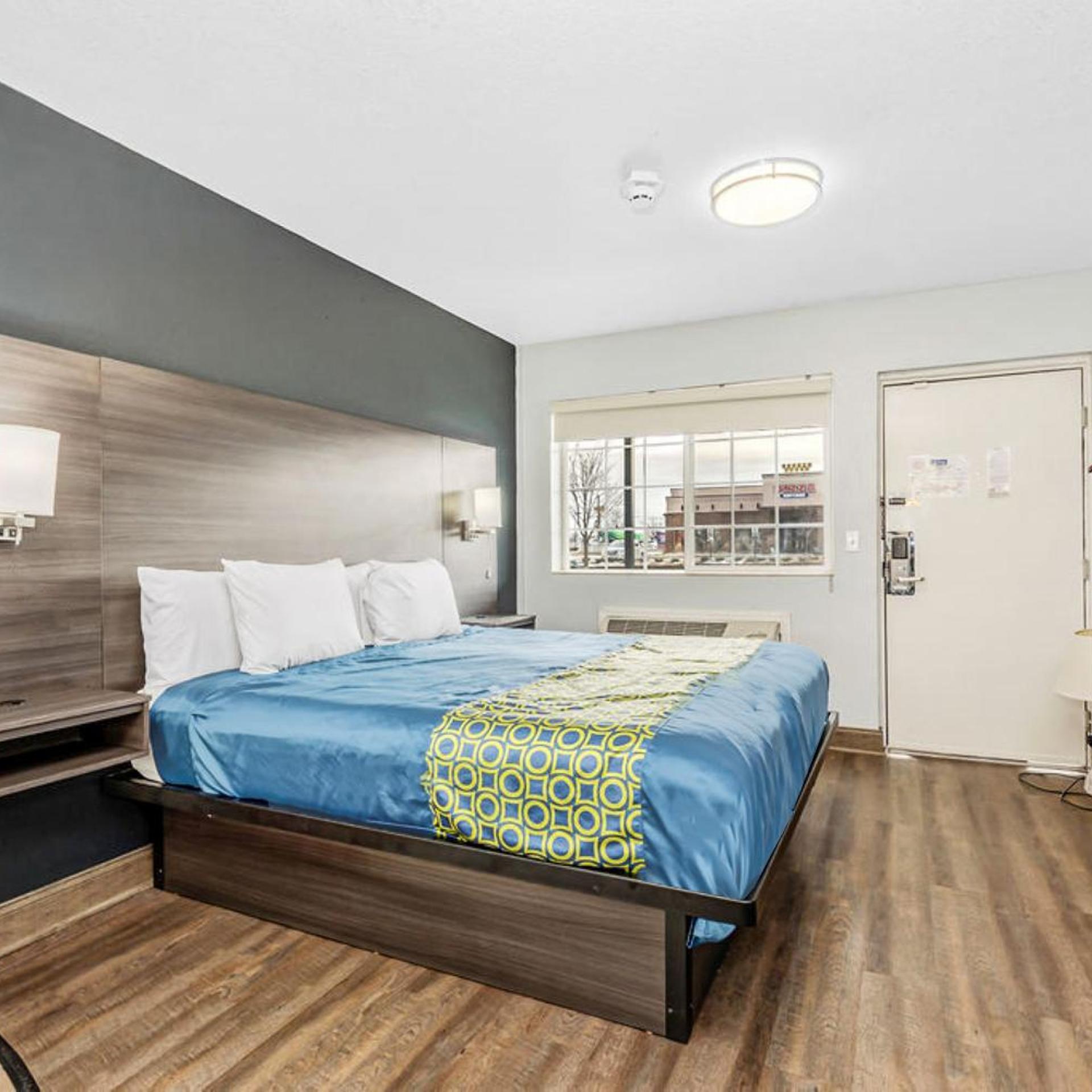 Deluxe, Suite, King Bed