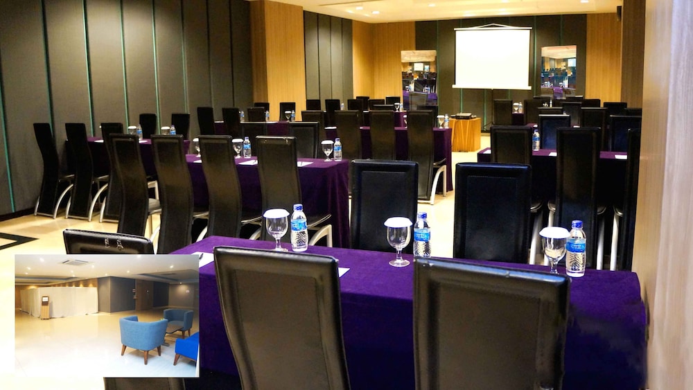 Orchardz Hotel Gajah Mada 23/25