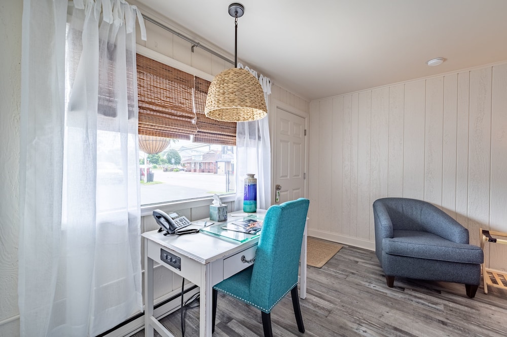 Ocean Glass Inn 40/50