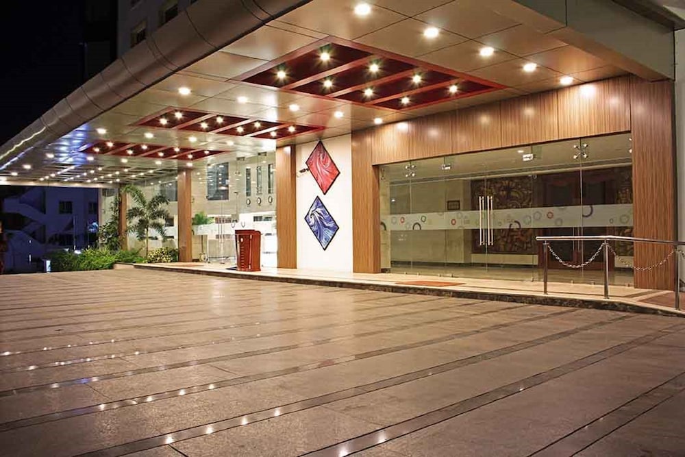 Hotel Chennai Le Palace 70/72