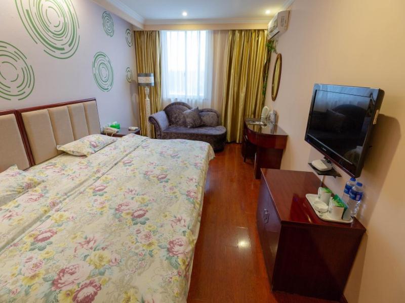 GreenTree Inn ZhenJiang Jurong New Bus Station Express Hotel 32/43
