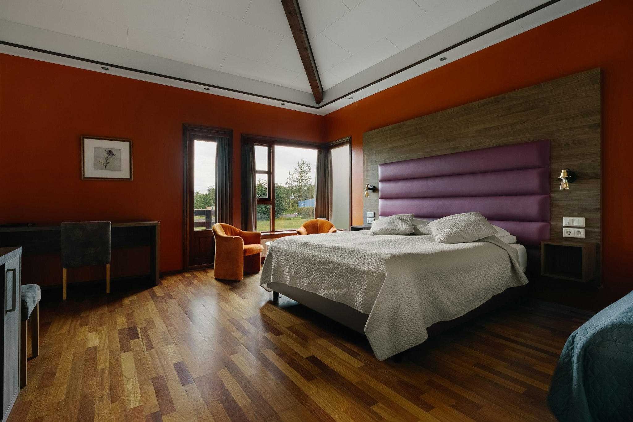 HOTEL KRIUNES 11/83