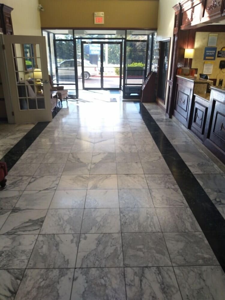 Days Inn & Suites by Wyndham Tahlequah 3/13