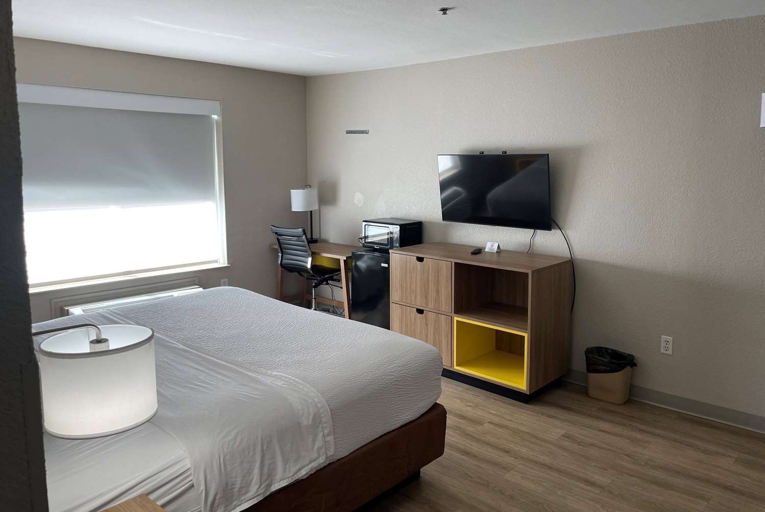 Days Inn by Wyndham Dallas Garland West 8/23