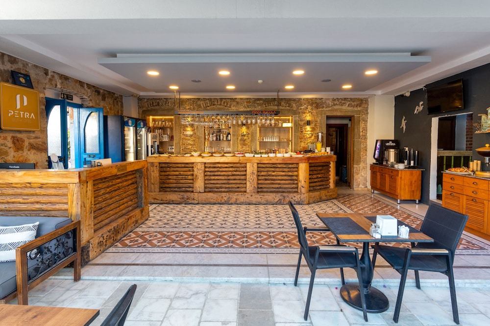 AKKAN LUXURY HOTEL 12/84