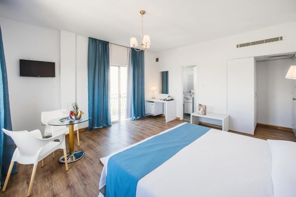 Mikes Kanarium City Hotel 15/57