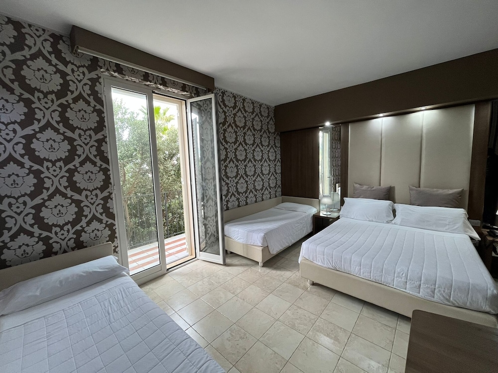 Hotel Lafayette 9/50