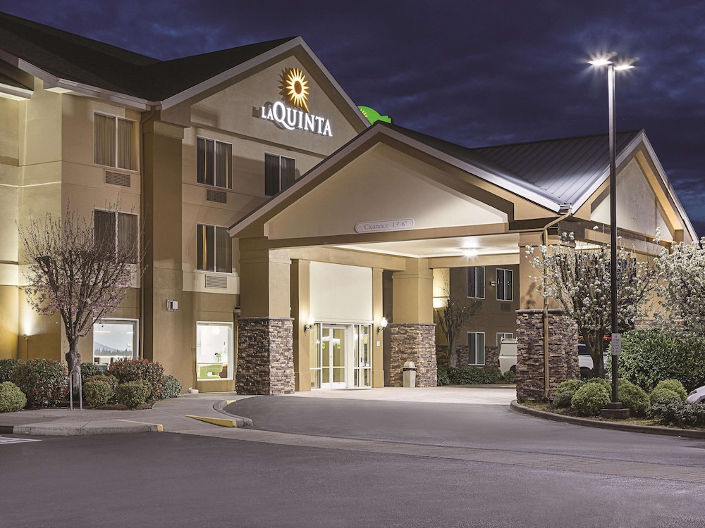 La Quinta Inn & Suites by Wyndham Central Point - Medford 1/48