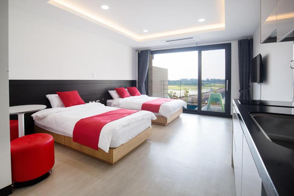 2 Bedrooms, Ocean, Family