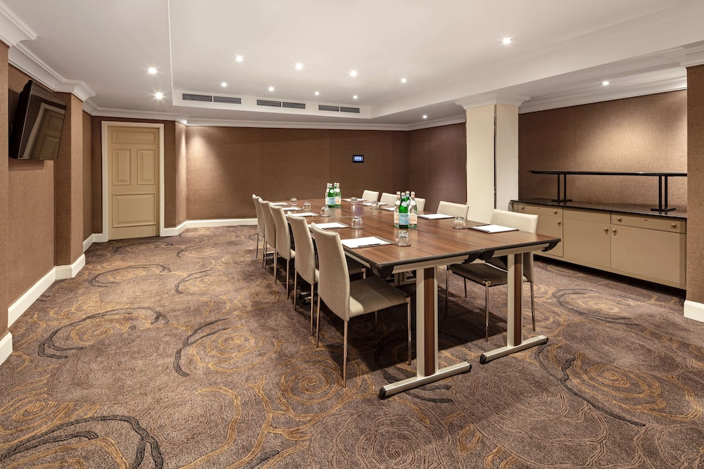 Radisson Blu Hotel, London Tottenham Court Road 38/49