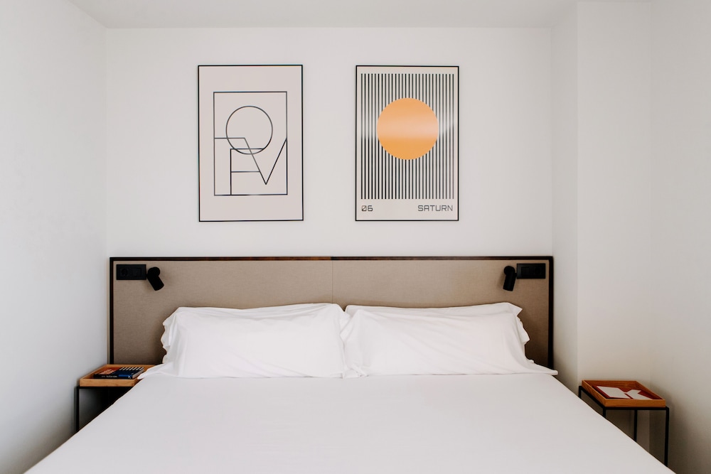 ROOM, SINGLE, DOUBLE BED