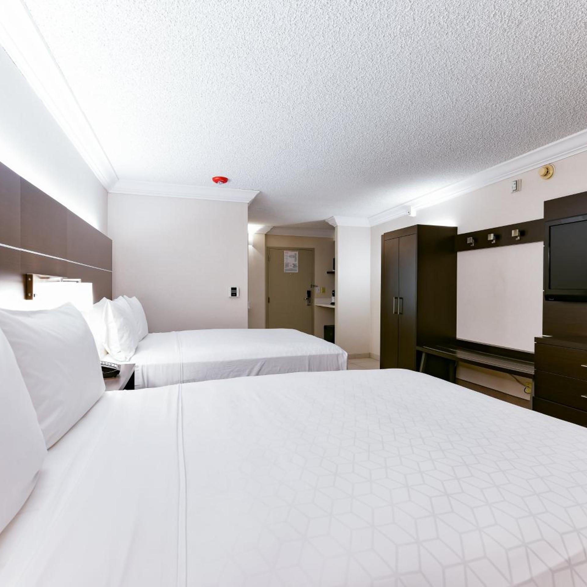Standard, Queen Bed, Pool Access