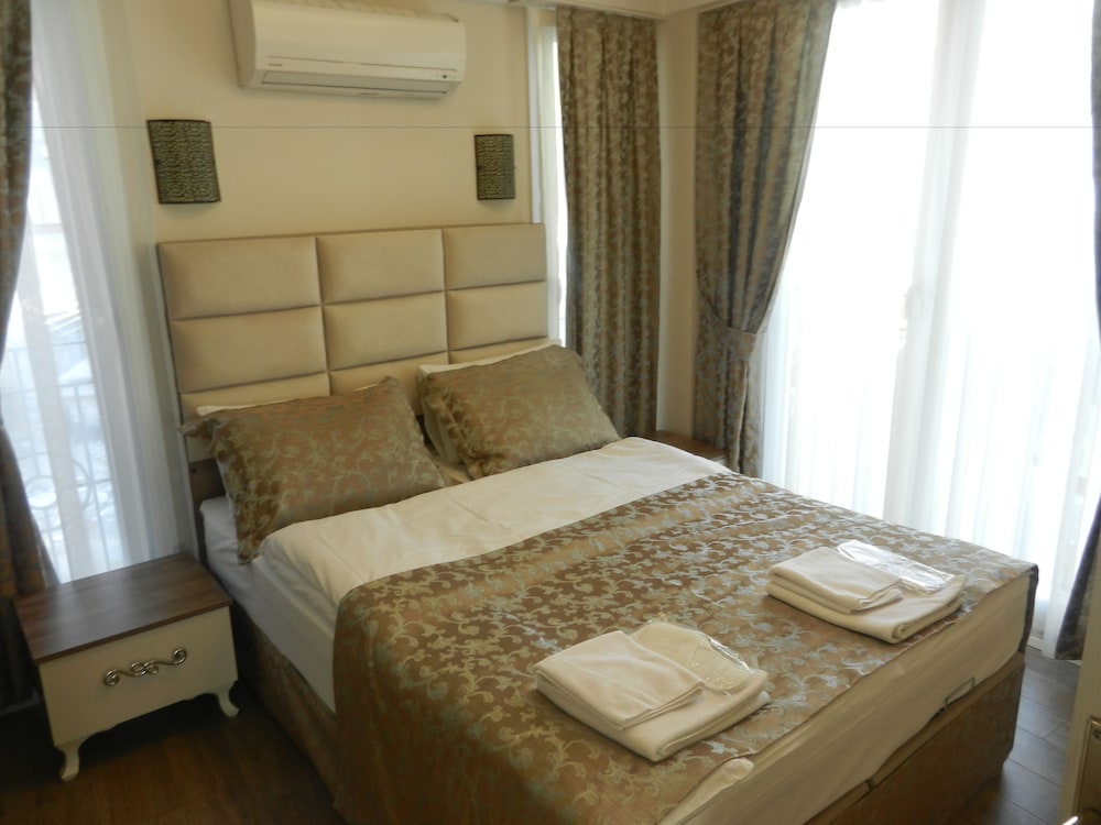 1 BEDROOM, APARTMENT, KITCHENETTE