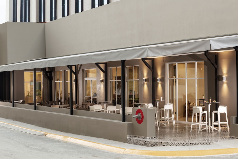 Krystal Urban Monterrey 5/77
