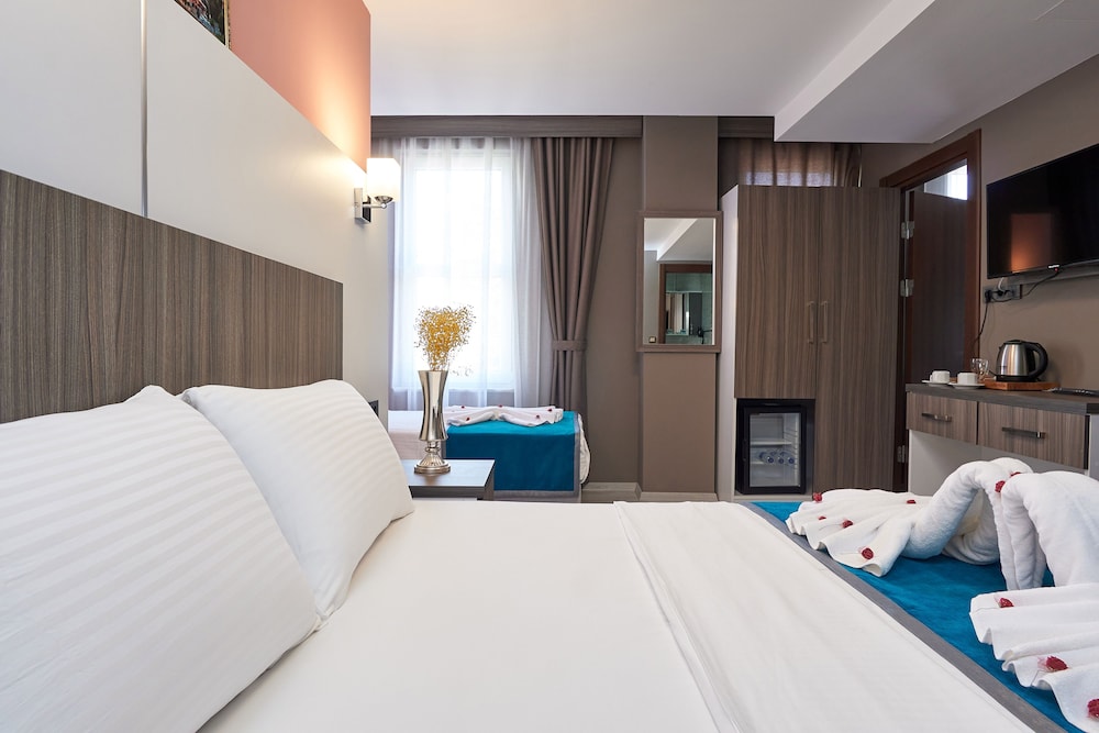 Renzo Hotel 8/38