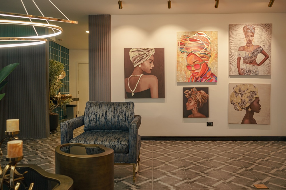 First Class Hotel 42/58
