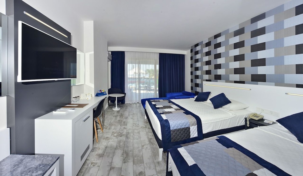 White City Beach - Adults Only +16 21/45