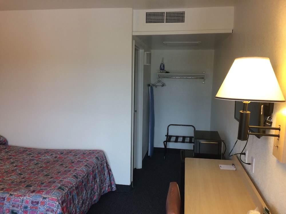 Travelodge By Wyndham Raton 16/37