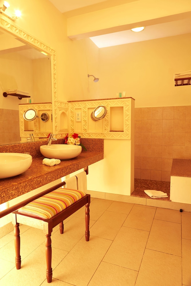 Neptune Village Beach Resort & Spa 25/59