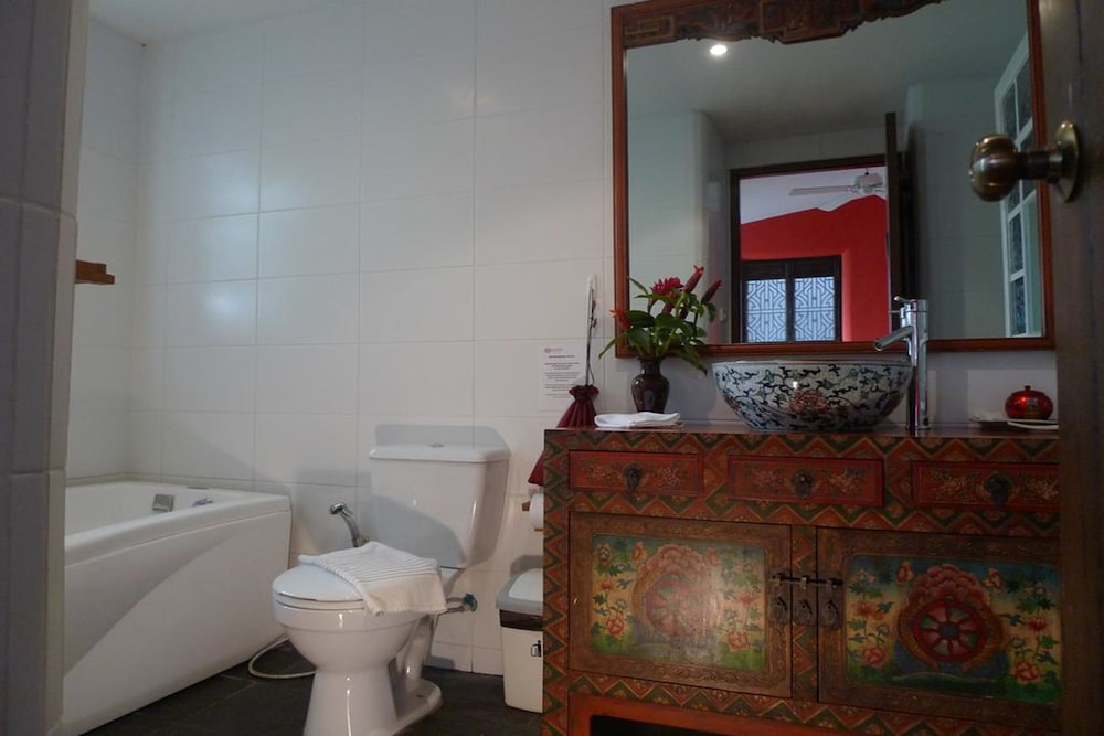 Baan Talay Chine Boutique Resort 68/70