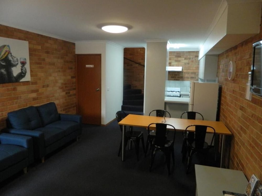 Werribee Motel & Apartments 44/63