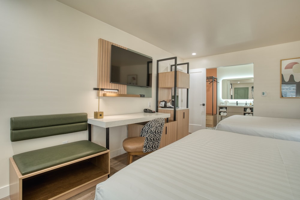 La Casa Inn 20/50