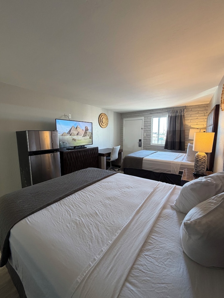 Extend A Suites Phoenix, AZ 22/55