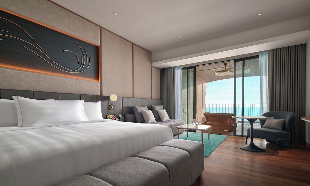 Premier Ocean View King with Private Pool