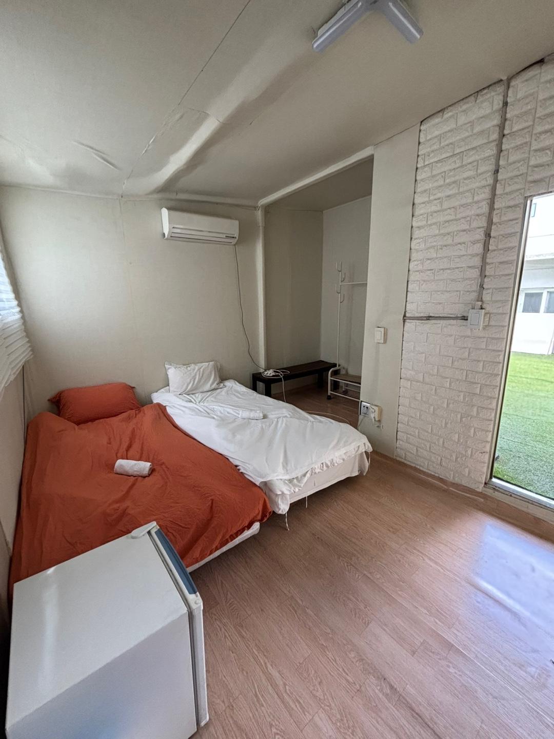 Room, Twin Beds
