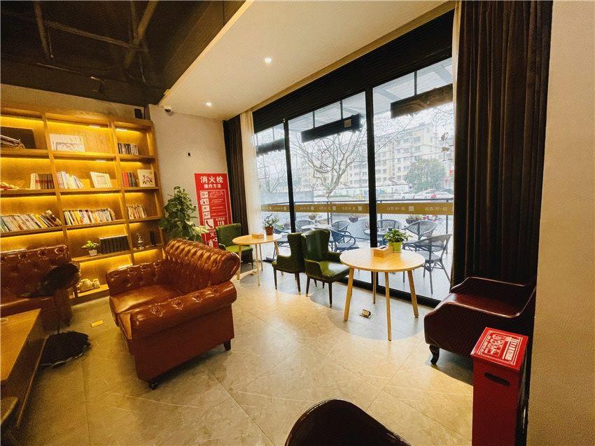 James Joyce Coffetel Shanghai Zhuanqiao Wanda Plaza 41/60