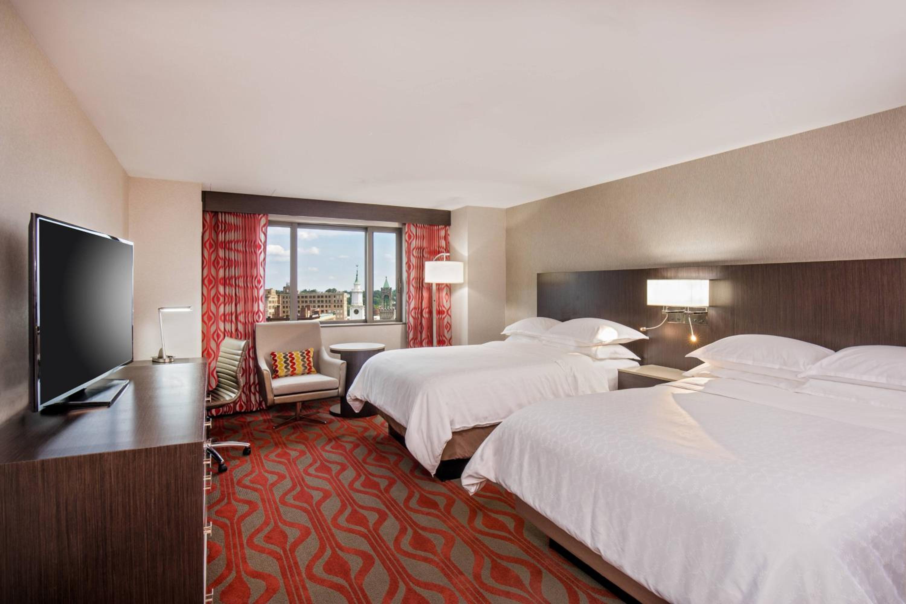Guest Room, 2 Queen Beds, Club Floor, High Floor