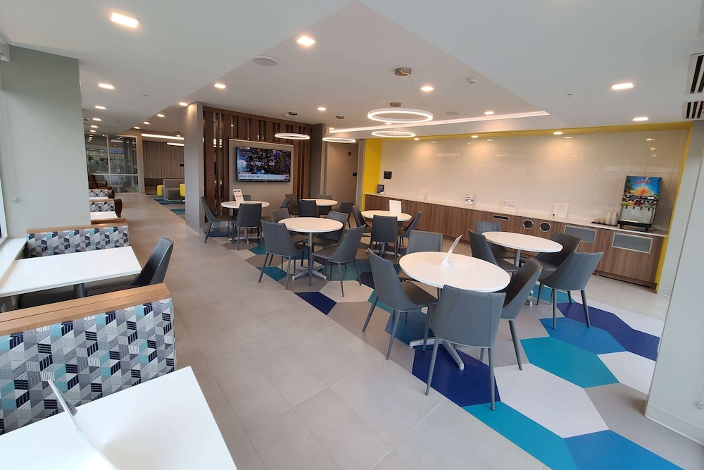 Microtel Inn & Suites by Wyndham Milford 38/54
