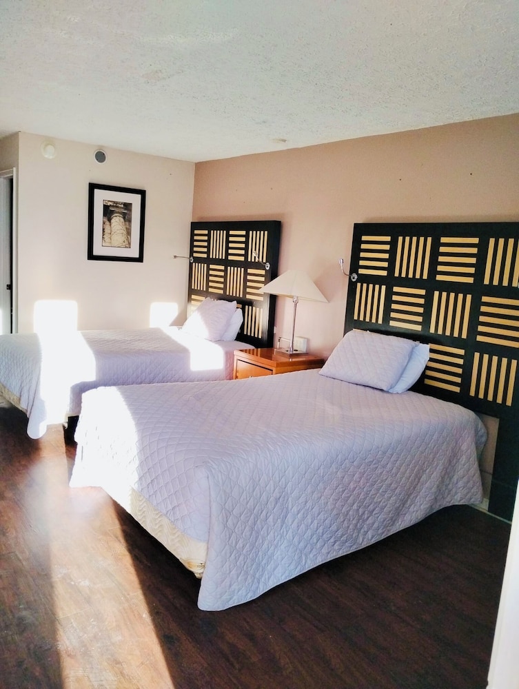 Motel M Lewisburg 18/42