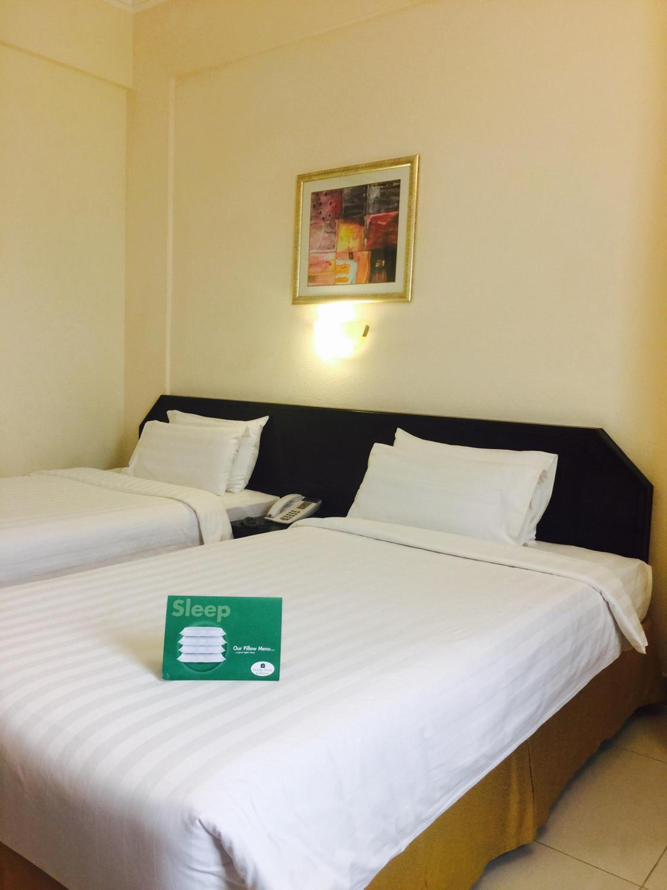 ROOM, TWIN BEDS