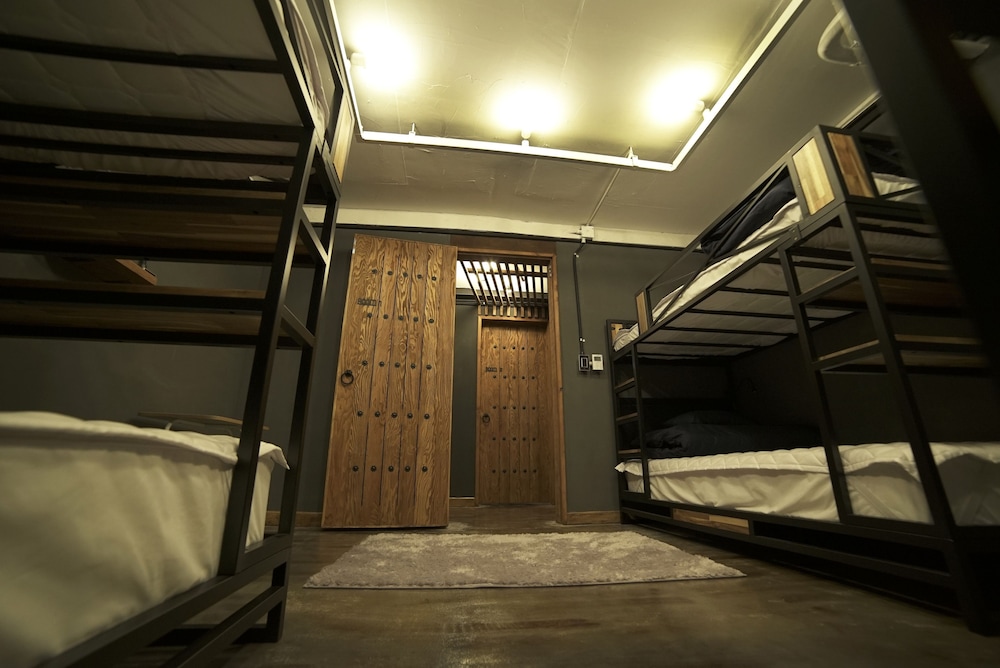 That House - Hostel 30/57