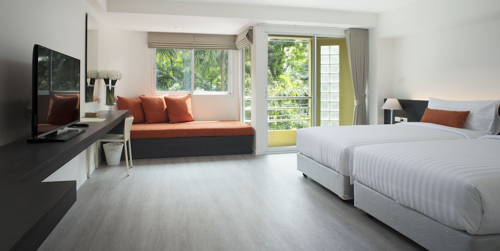 DELUXE WITH BALCONY