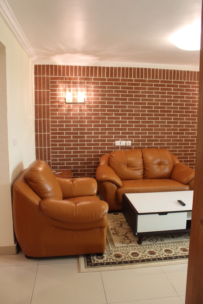 Adamaoua Grand Hotel 71/81