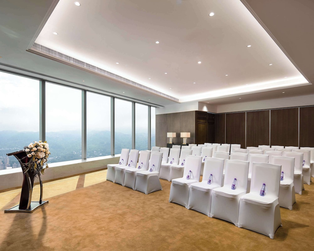 The Lixury Hotel -The Unbound Collection by Hyatt 35/50