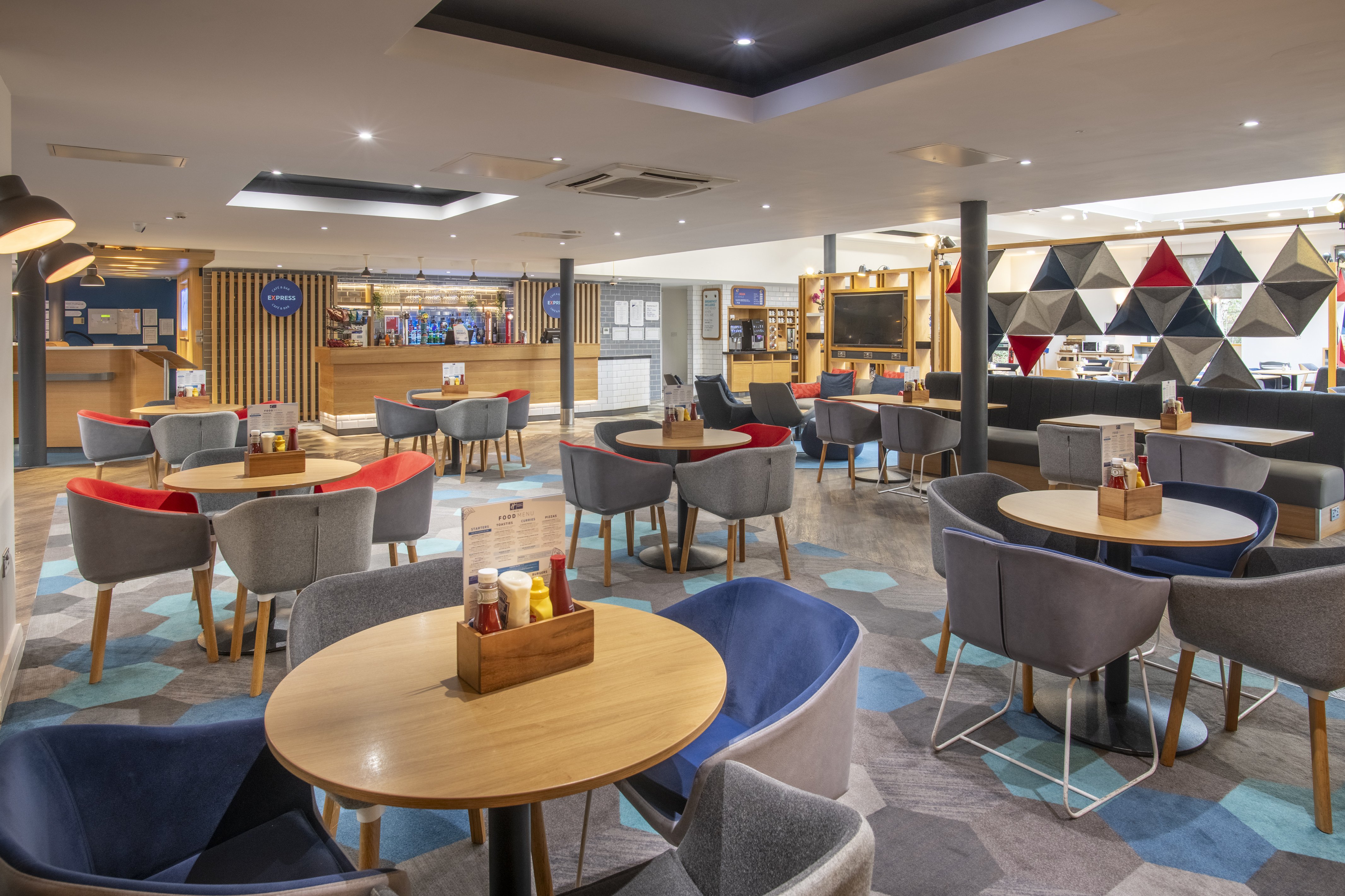 HOLIDAY INN EXPRESS BIRMINGHAM NEC 40/73